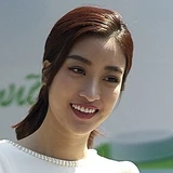 Chuyên viên Hồng Nhung