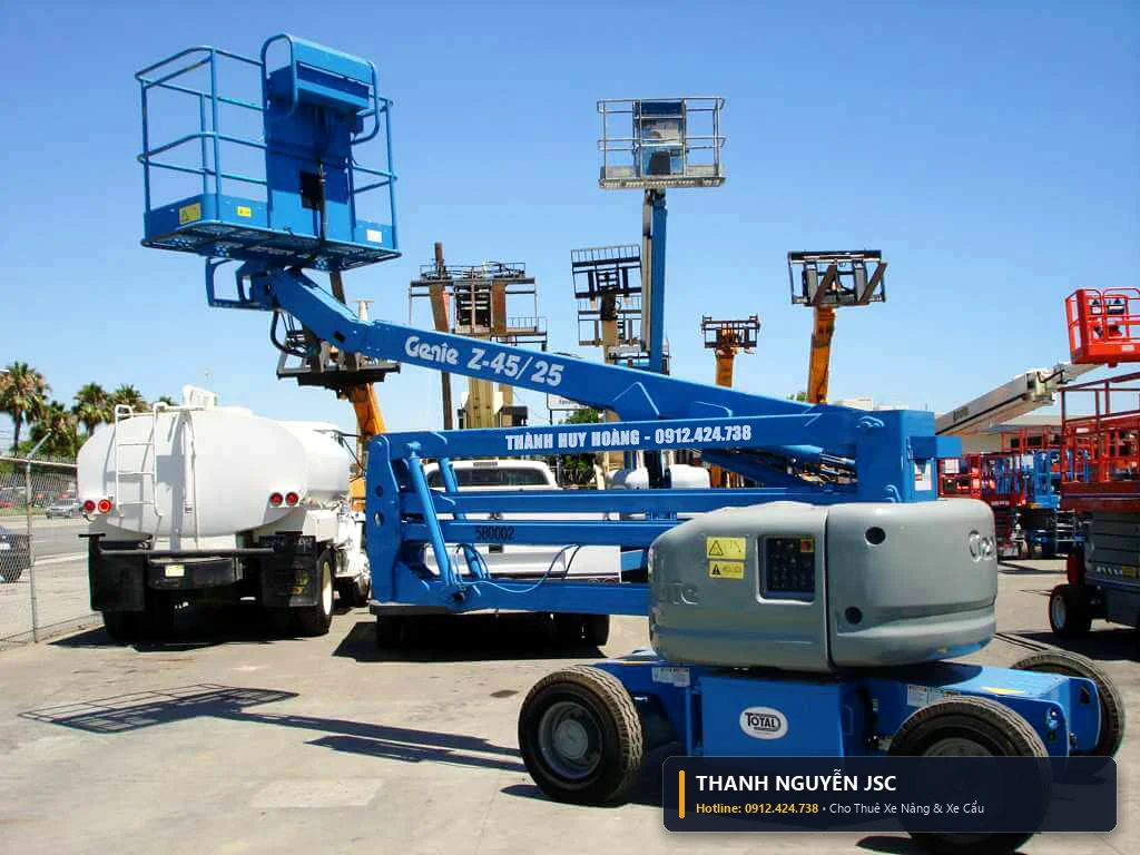 Xe nâng cắt kéo thi công hệ thống PCCC và máng cáp điện - Thành Nguyên JSC