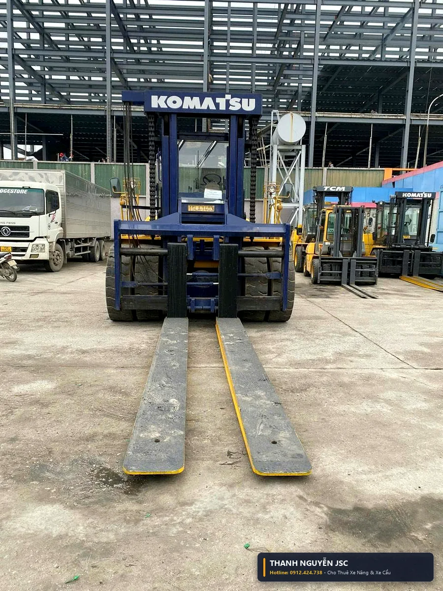 Cặp càng nâng siêu dài chịu tải nặng của xe nâng 25 tấn Komatsu FD250 phục vụ nâng hạ máy xưởng KCN - ASIA-APPOLO tại Bắc Giang