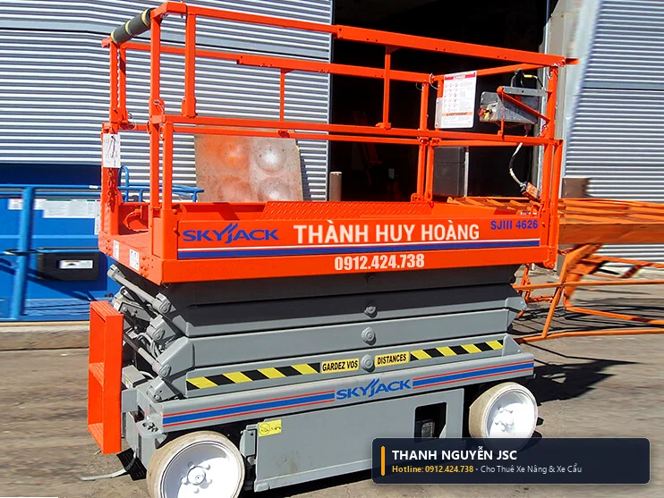 Xe nâng người cắt kéo Skyjack SJ-4626 sàn thao tác mở rộng - Thành Nguyên JSC