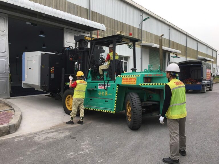Nhật Ký Thi Công: Tổ Hợp Xe Nâng Mitsubishi 11.5T Bốc Dỡ & Định Vị Máy Tiện CNC DOOSAN Tại KCN Việt Hàn – Bắc Giang