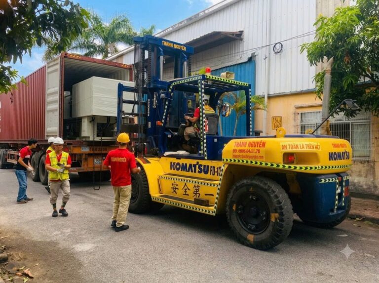 Nhật Ký Thi Công: Bốc Xếp & Hạ Đặt An Toàn Cụm Máy Ép Nhựa LK Potenza PT250 13.8 Tấn Tại KCN Hòa Phú – Bắc Giang