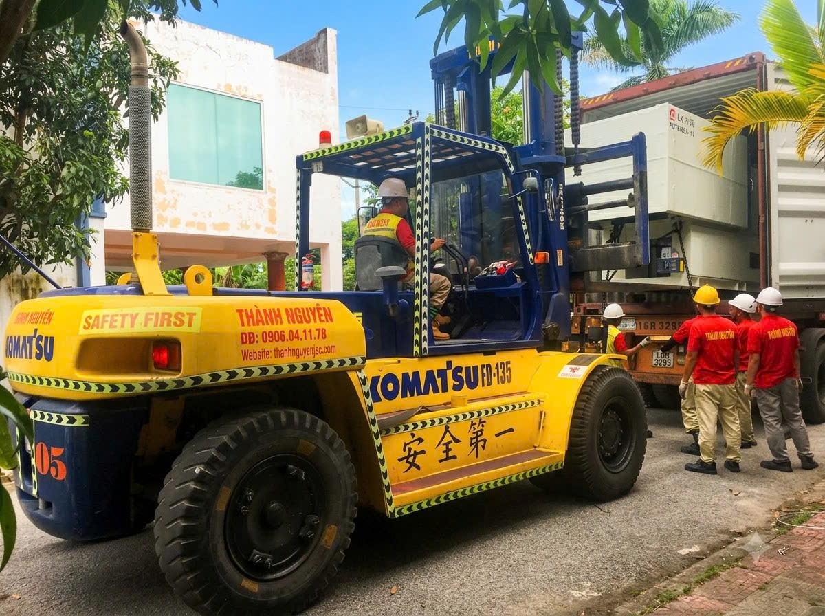 rút máy ép nhựa LK Potenza PT250 ra khỏi sàn xe container an toàn tại KCN Hòa Phú Bắc Giang 2 - ASIA-APPOLO rút máy ép nhựa LK Potenza PT250 ra khỏi sàn xe container an toàn tại KCN Hòa Phú Bắc Giang 2 - ASIA-APPOLO